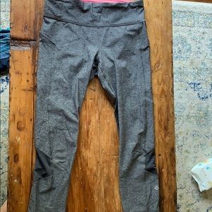 Lululemom 🍋 Crops Size 6